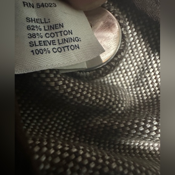 Gap short sleeve jacket with puff sleeves. ALL $5 ITEMS 3/$10!! - Picture 4 of 6